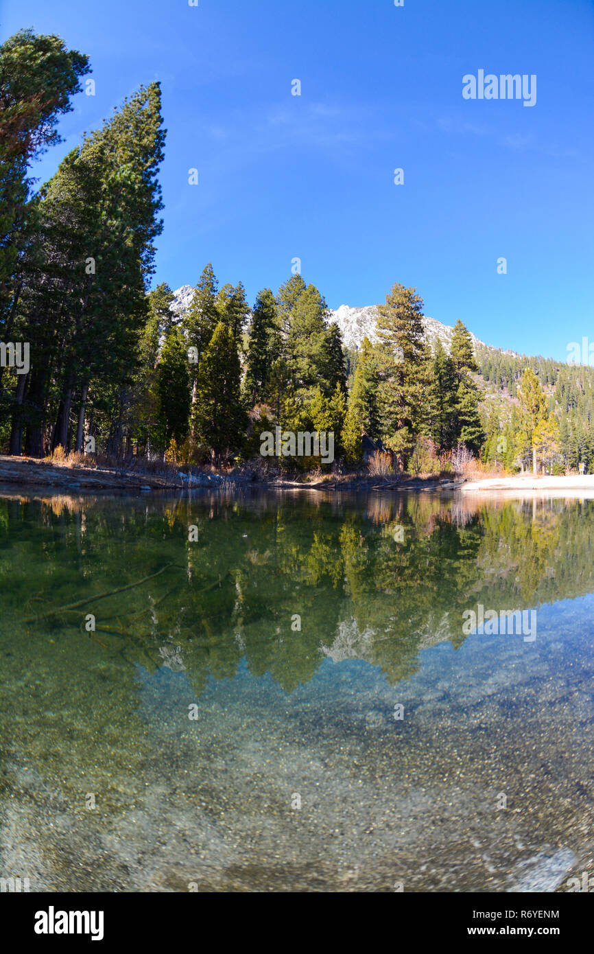Vertikale Bild von Emerald Bay am Lake Tahoe. Stockfoto