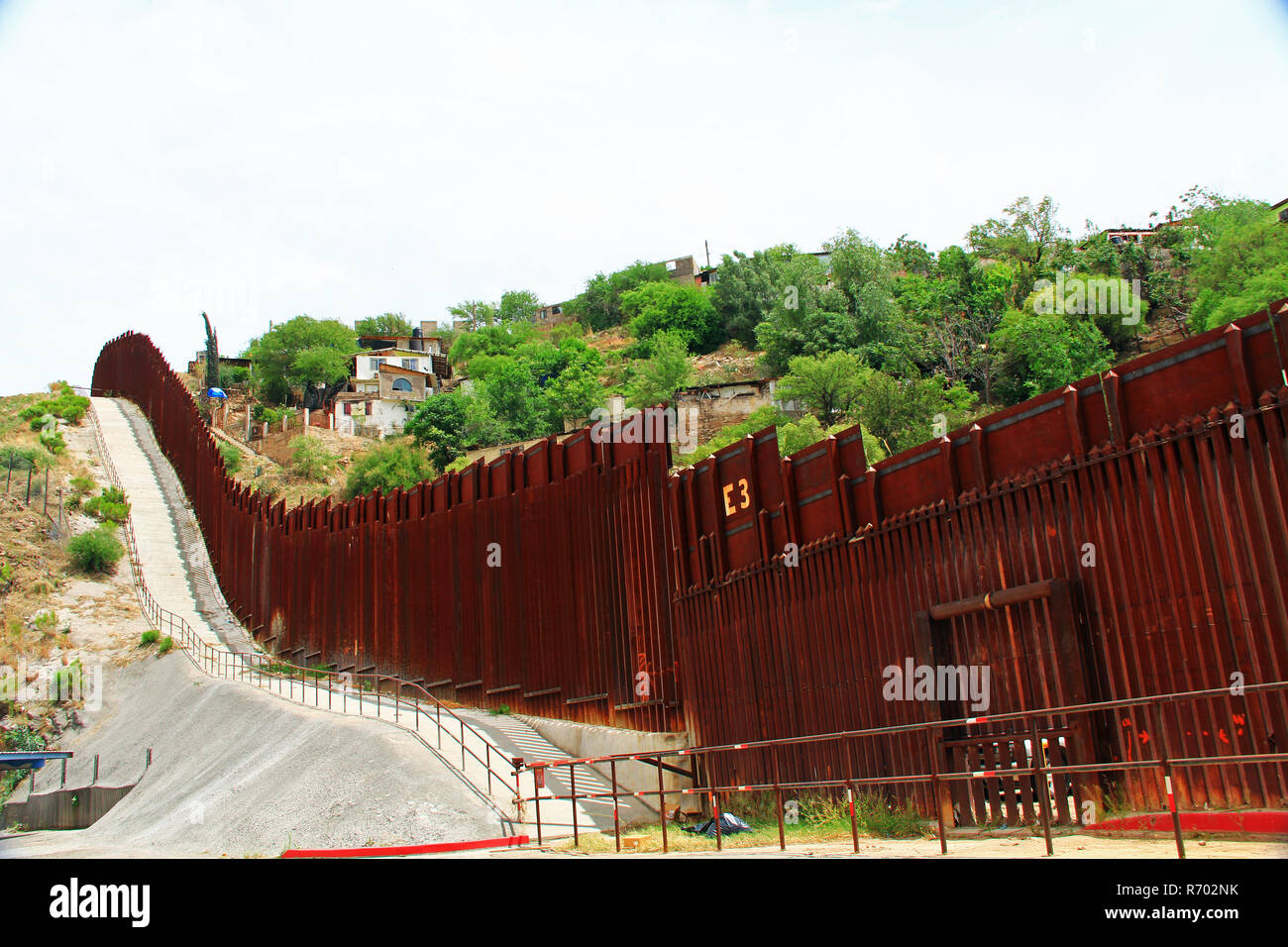Grenze Zaun, die uns von Mexiko in Nogales, Arizona Stockfoto