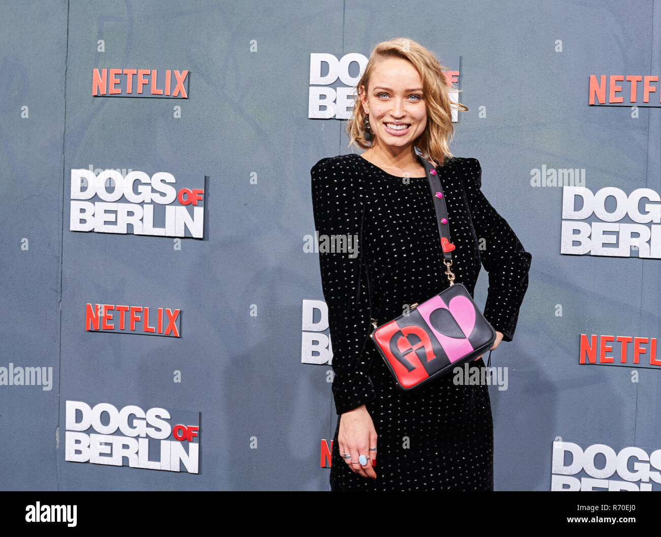 Wunderbar Dogs Of Berlin Schauspielerin Fotos