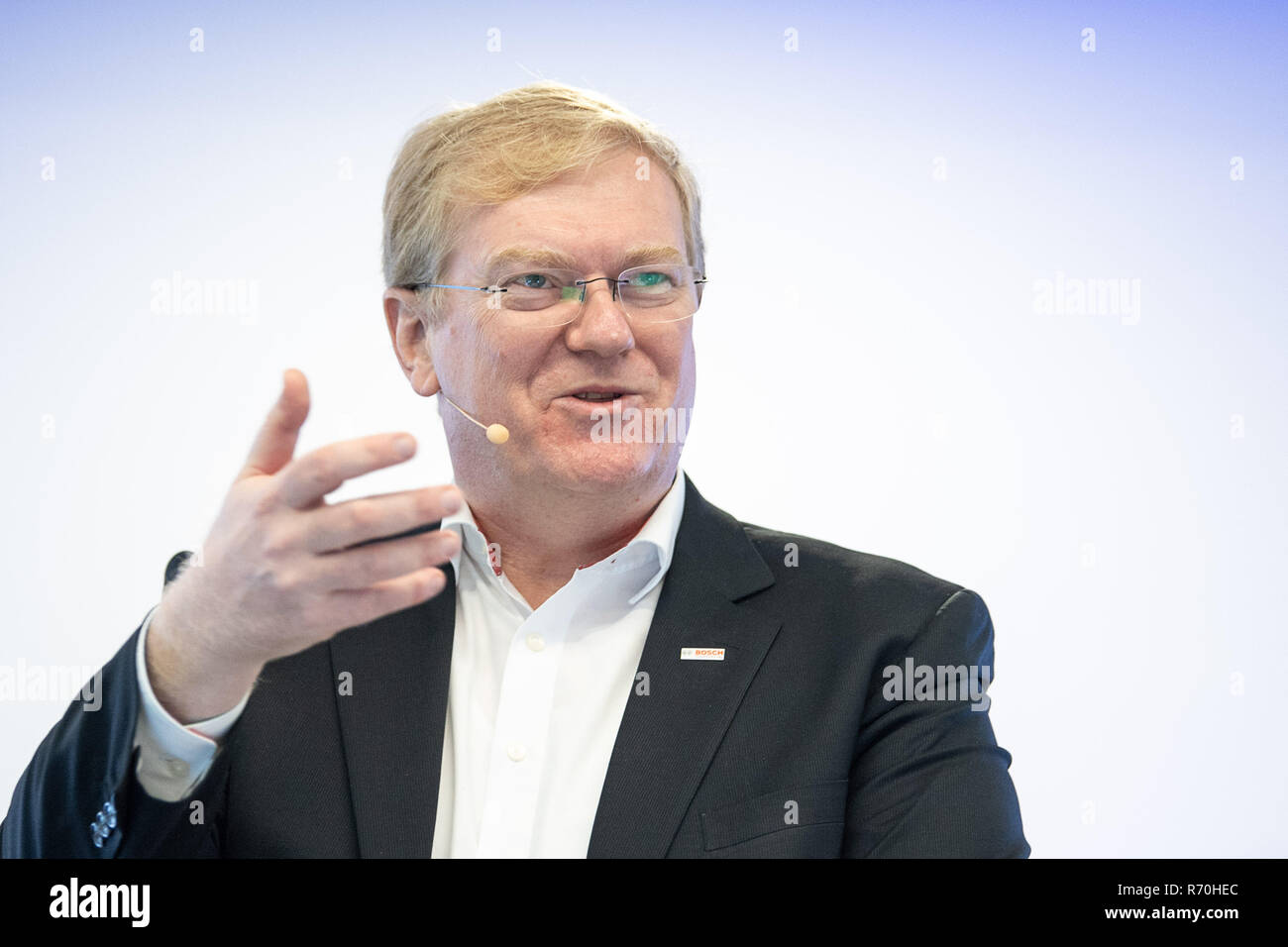 Gerlingen, Deutschland. 07 Dez, 2018. Stefan Hartung, ehemaliger Bosch-geschäftsführer für die Energie- und Gebäudetechnik, wird auf einer Pressekonferenz des Bosch Building Technology Division sprechen. Die Energie- und Gebäudetechnik Segment wird voraussichtlich zwei Prozent in diesem Jahr zu generieren. Credit: Sebastian Gollnow/dpa/Alamy leben Nachrichten Stockfoto