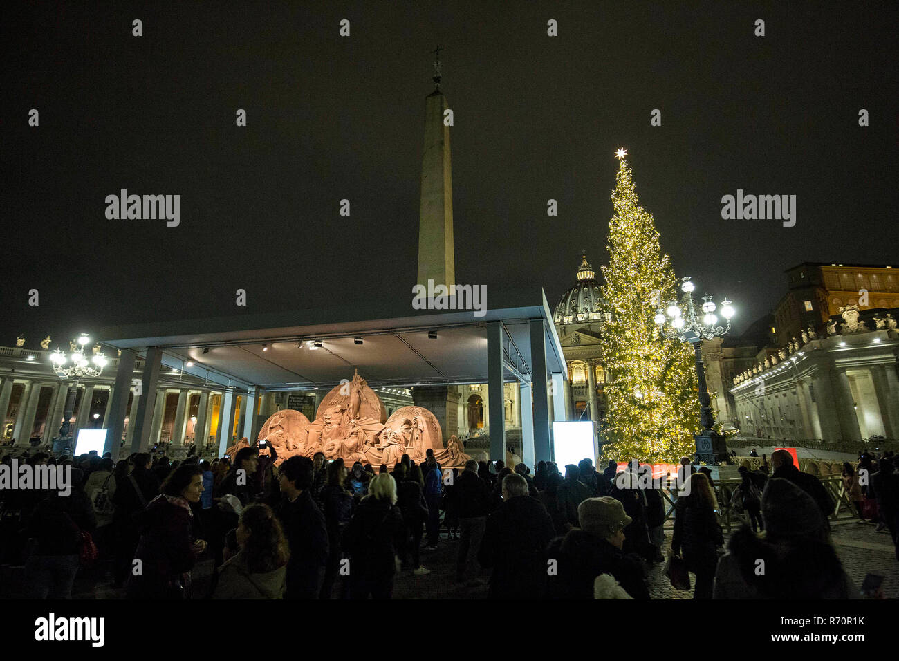 Foto LaPresse - Andrea Panegrossi 07/12/2018 Citt&#xe0;del Vaticanocronaca Accesi il Presepe di sabbia e l'albero Di Natale in Piazza San Pietro Foto LaPresse - Andrea Panegrossi decenber 12, 2018 Vatikan CitynewsLight bis der Sand Krippe und den Weihnachtsbaum auf dem Petersplatz Stockfoto