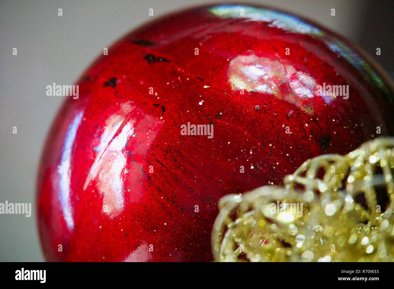 Red Ornament, glas kugel auf Weihnachtsbäume verwendet. Stockfoto