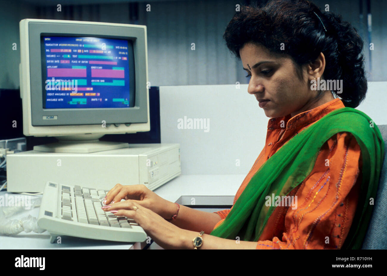 Computer operator -Fotos und -Bildmaterial in hoher Auflösung – Alamy