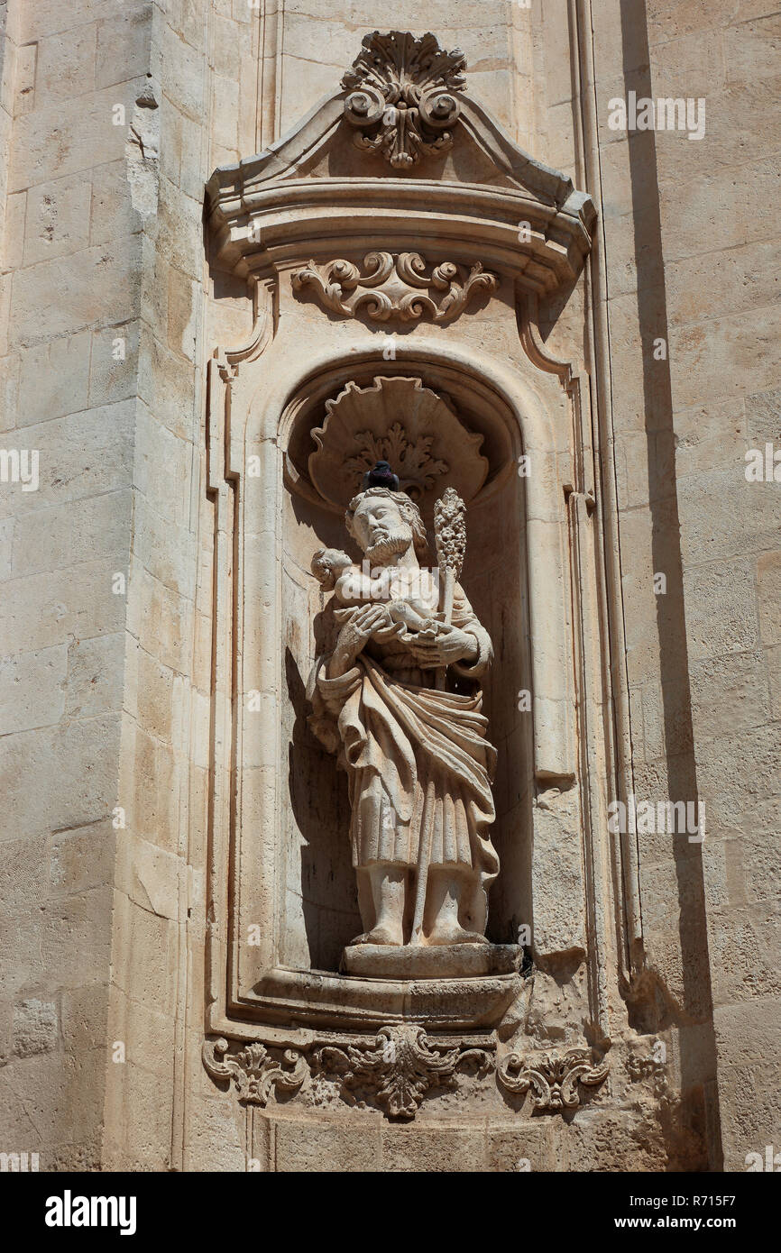 Abbildung auf dem Portal der Basilika von San Martino, Martina Franca, Apulien, Italien Stockfoto