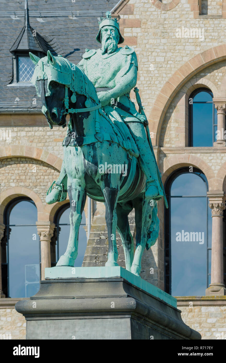 Reiterstandbild von Kaiser Friedrich Barbarossa, Imperial Palace, Kaiserpfalz, Weltkulturerbe der UNESCO, Goslar, Harz Stockfoto