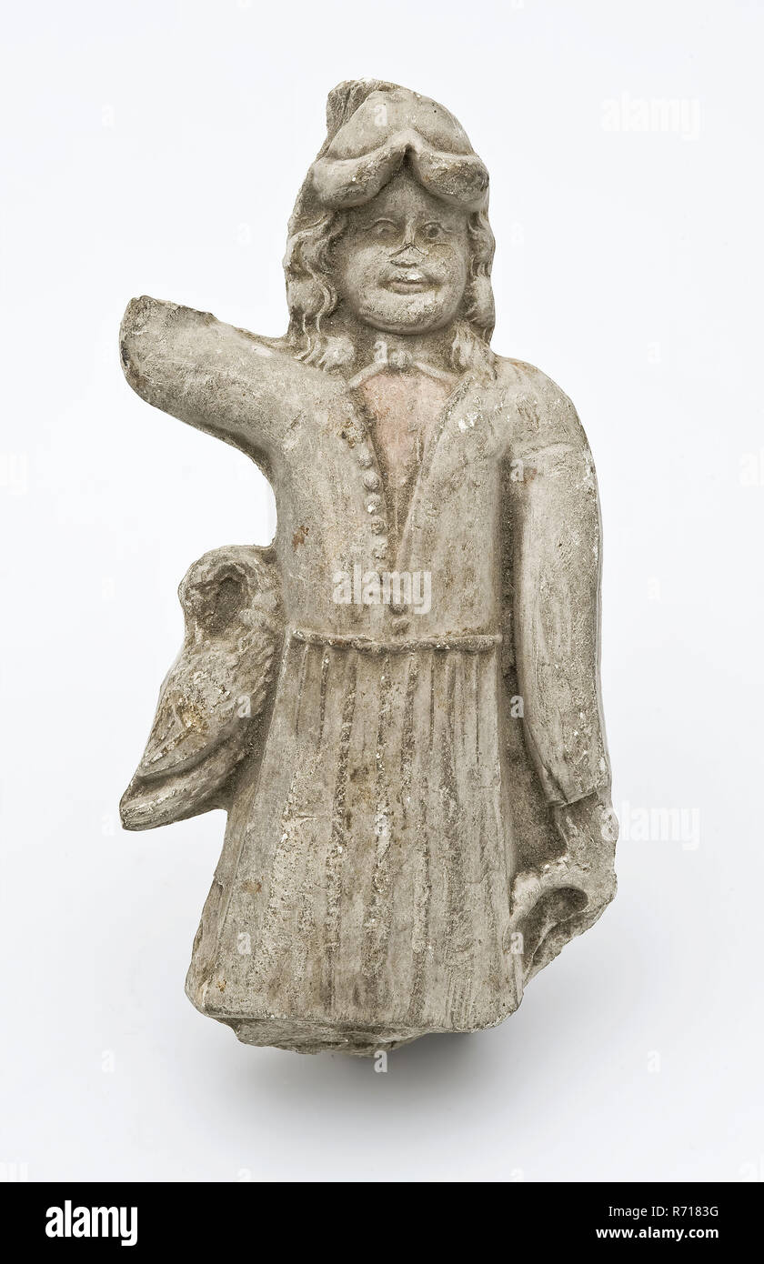Fragment von polychrome Rohr, Skulptur, sinjeur oder Jäger im siebzehnten Jahrhundert Kleid, Skulptur visuelles Material Steingut Keramik Steingut Leitung der Erde, im Schimmel gebildet, gebackene Fragment von polychrome Leitung kunst Bild sinjeur oder Jäger im siebzehnten Jahrhundert kleid gürtel des Mannes hängt Ente auf dem Shirt sind die Reste der ursprünglichen roten Lackierung noch gesehen zu werden, wahrscheinlich hat sich das Bild völlig Archäologie native Keramik Schmuck Spielzeug gemalt. Stockfoto