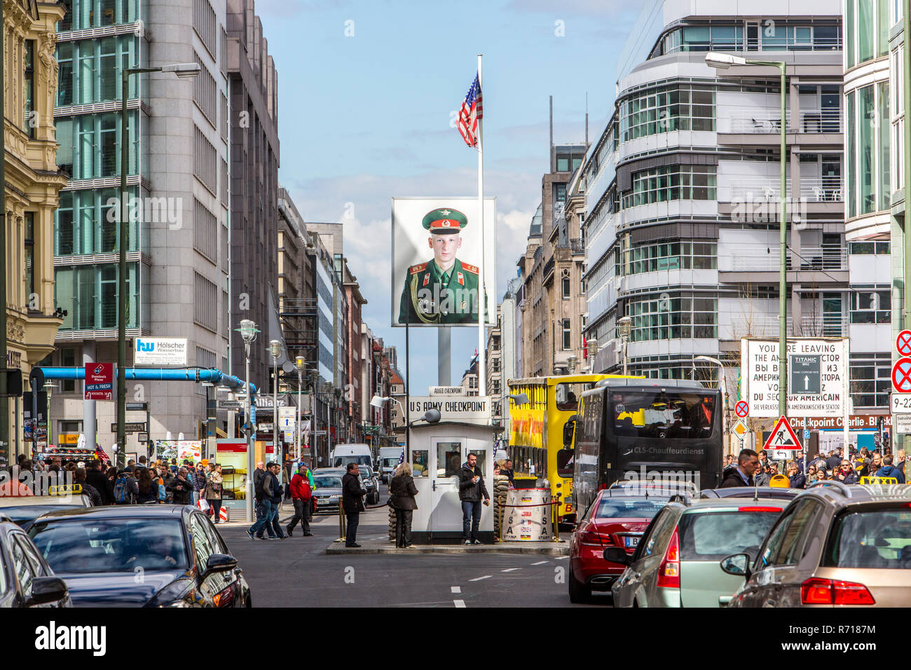 Der ehemalige US-Checkpoint Charlie, der Grenzübergang durch die Berliner Mauer, 1961-1990, Denkmal, Berlin, Deutschland Stockfoto