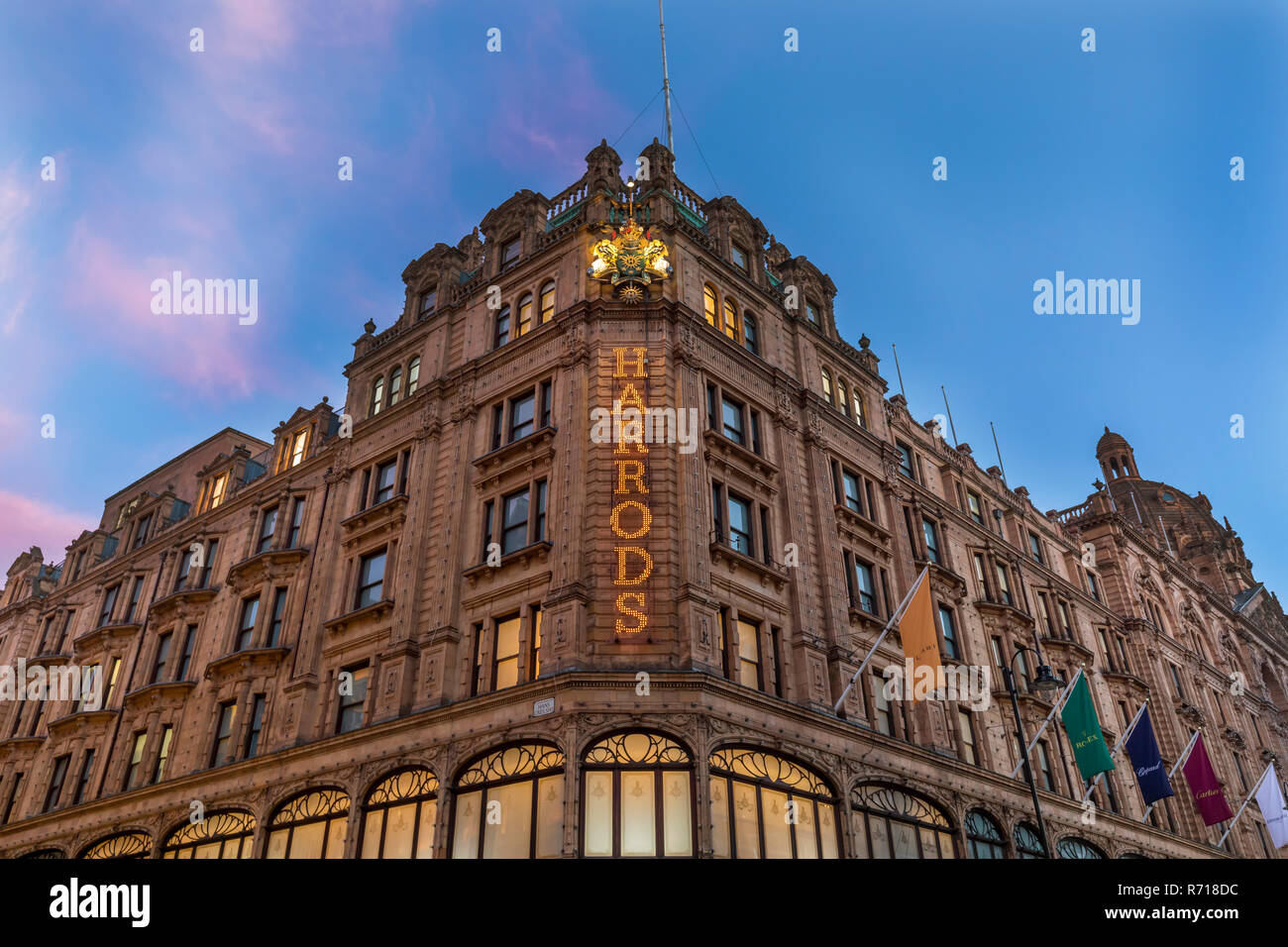 Das Kaufhaus Harrods, Blaue Stunde, London, Großbritannien Stockfoto