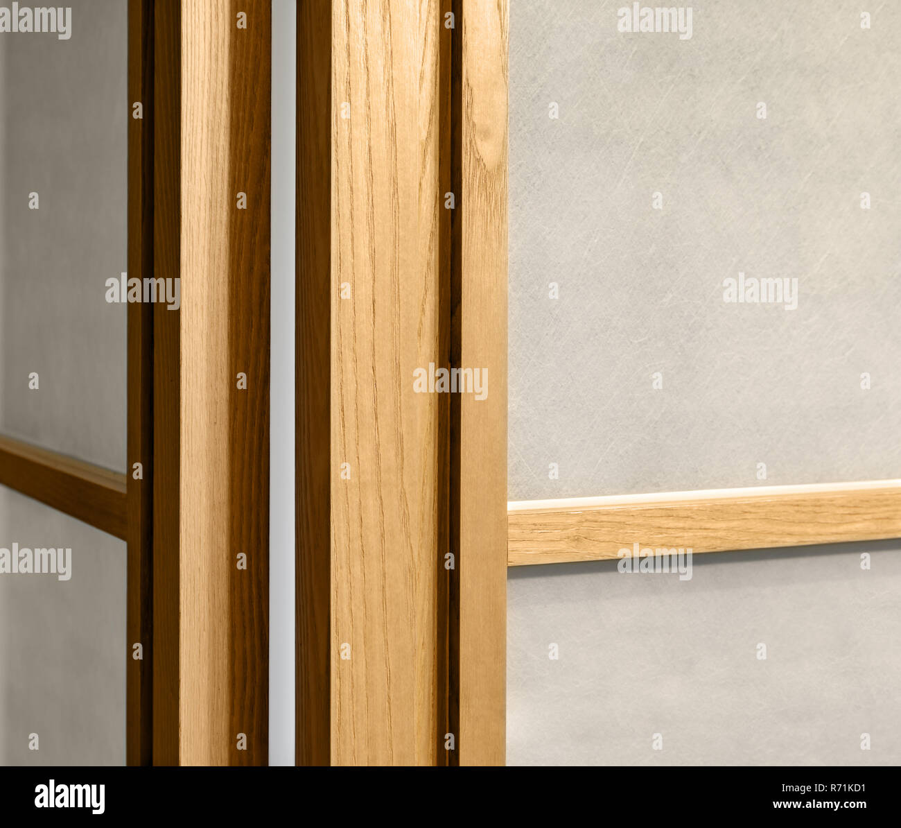 Braun Holz- Oberfläche mit Glas, Hintergrund. Holz Textur, Oberfläche. Holz- Muster. Stockfoto