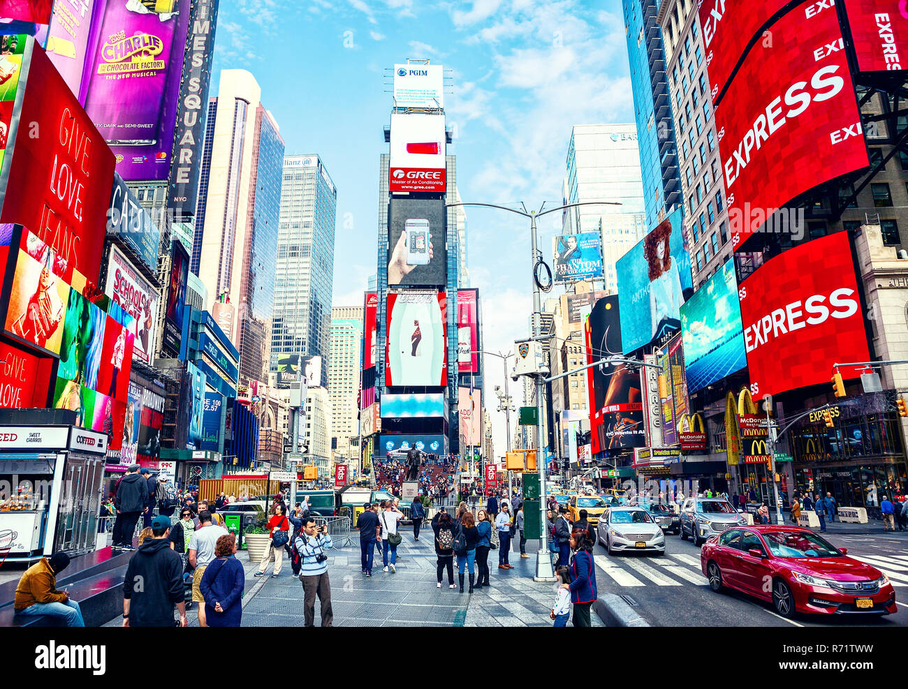 New York City, Vereinigte Staaten - 2 November, 2017: Leben in der Stadt am Times Square bei Tag. Stockfoto