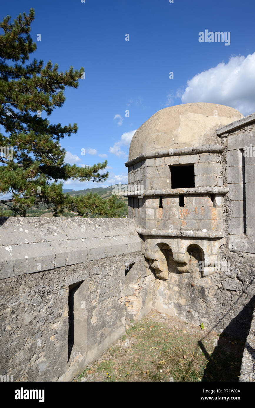 C 16 Warte, Revolver oder angereicherte Sentry Box in der mittelalterlichen Wehrmauern der Zitadelle, Festung, Burg oder Festung Sisteron Provence Frankreich Stockfoto