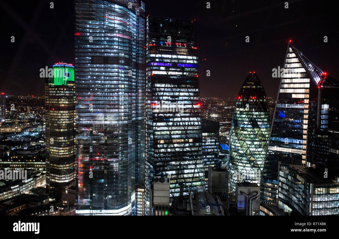 London Geschäftsviertel der Stadt bei Nacht. Stockfoto