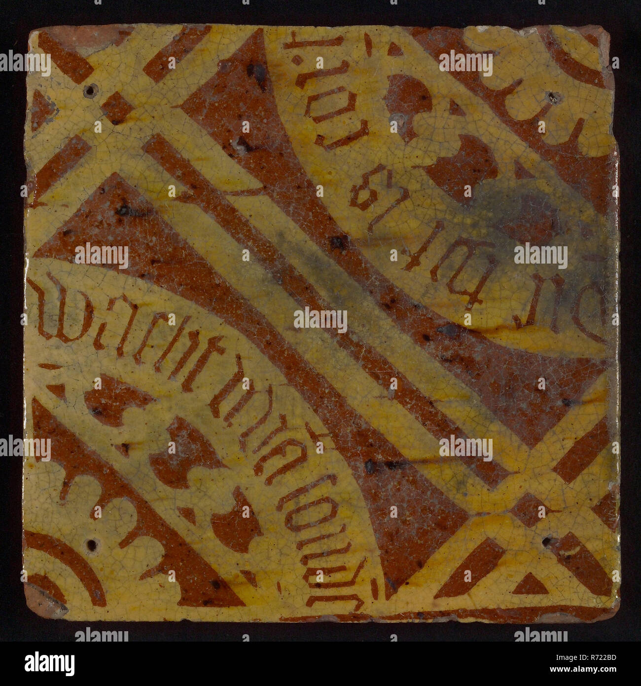 Schrift Fliese, bodenfliese mit Schlick Dekoration und Text der Tide ist Cort und sie warten auf Sond, Fliese Fliese Fliese Skulptur Boden finden Keramik Töpferei Ton engobe Glasur Glasur führen, gebackene 1 x glasierte Ring Red Square shard gotische Vier Nagellöcher. 2-Ton: braun (Eisenoxid) und Weiß (die Erde); slibdecoratie vor der Flut ist Cort und Sie warten Sonden Archäologie Rotterdam Spangen schloss gotische Boden Entdeckung Schloss Spangen 1941. Stockfoto