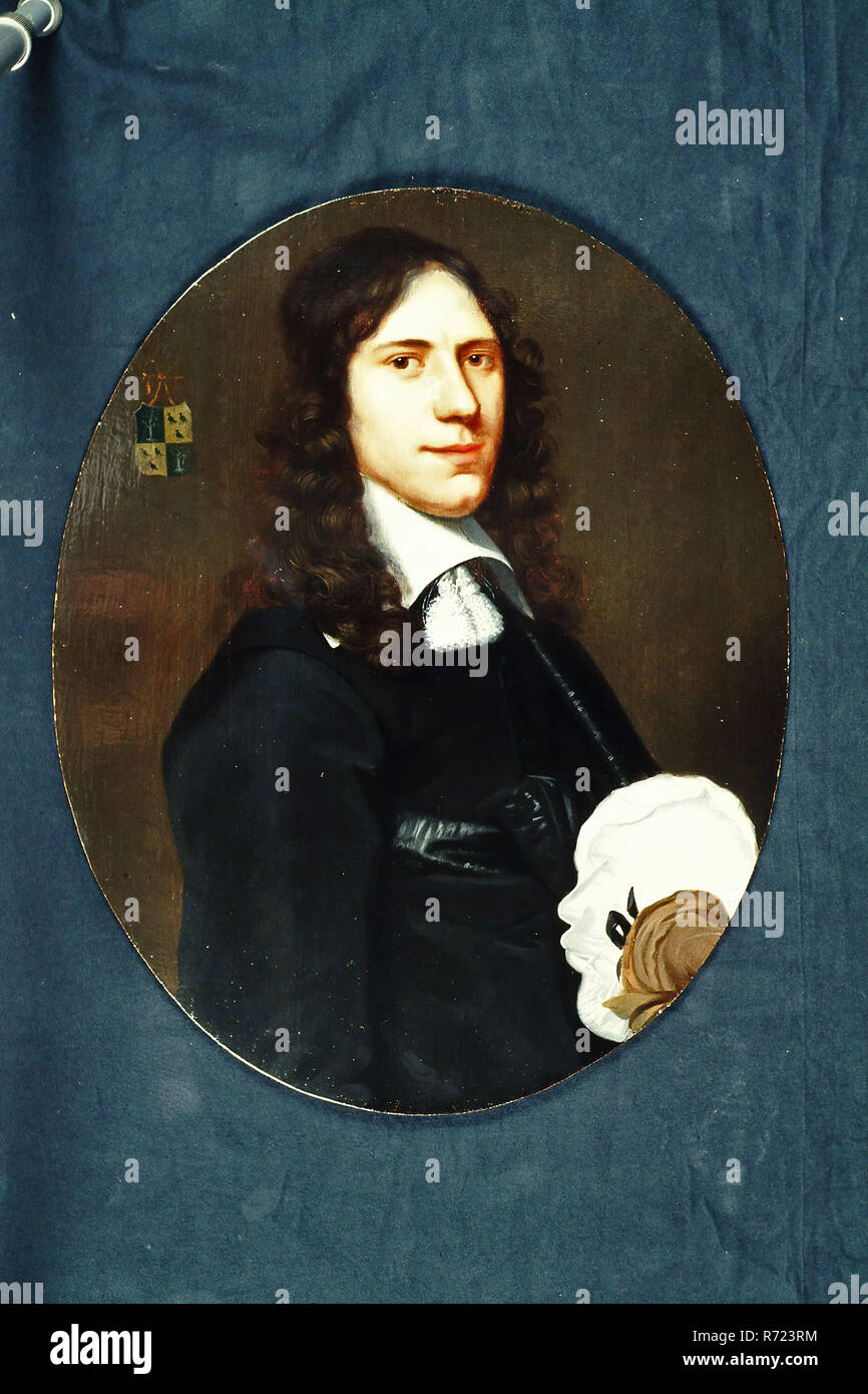 Ovale Portrait von Herrn Eeuwout Eeuwoutsz. Prinz oder Reynier Visch, Portrait Malerei Material Holz Öl, ovalen Porträt des Menschen repräsentieren. Jahrhundert Eeuwoutsz. Prinz Schiffe Heilige Geist House Master oder Herrn Reynier visch dargestellt halb-bodied Blick nach rechts. Lockiges Haar über die Schultern weiße Kragen mit Quasten linken Arm mit weissen Bündchen braun Handschuh in behandschuhten Hand (nur teilweise sichtbar am wahrscheinlichsten Schnitt zu ovale Form). In der linken oberen Ecke schild-förmige Familienwappen Prince (in I und IV weiß Baum in II und III drei Vögel) vorne 13 Links: Familienwappen Heraldik Renier Visch Ewout Ewz. Prins Rot Stockfoto
