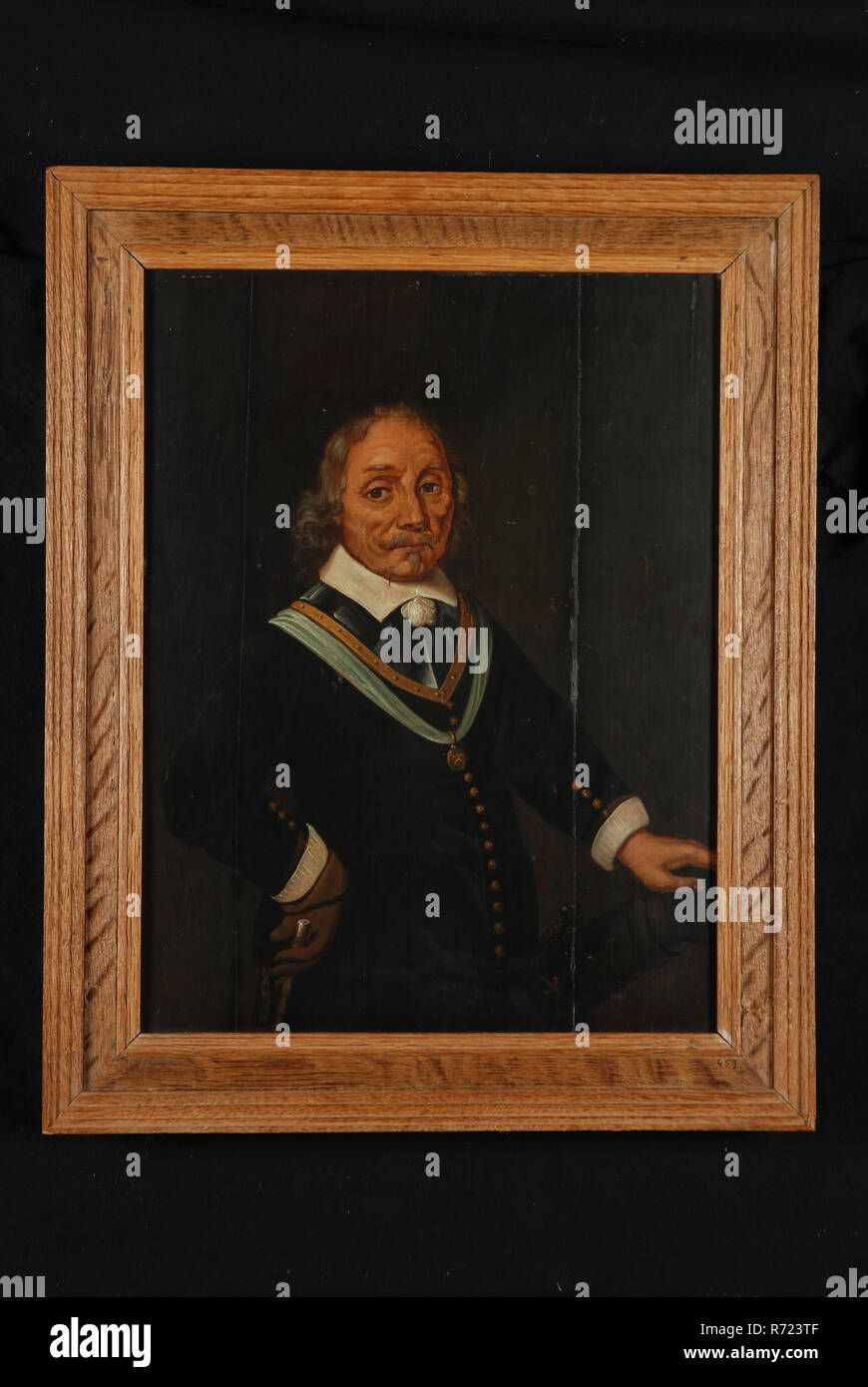 Kopieren nach: Jan Lievens, Portrait von Maarten Harpertsz. Tromp, Portrait Malerei Material Holz Öl, stehend rechteckigen Porträt des Menschen repräsentieren Maerten Harpertsz. Tromp flotte Gouverneur stehen drei Viertel nach rechts. Schnurrbart Spitzbart weiße Kragen und Ärmelabschluss Medaille auf Blue Ribbon linke Hand ruht auf Cannon mit der rechten Hand in der Seitenwand auf Cannon: Mich über H (m Und e sind zusammen geschrieben) Maarten Harpertsz. Tromp Rotterdam Stockfoto