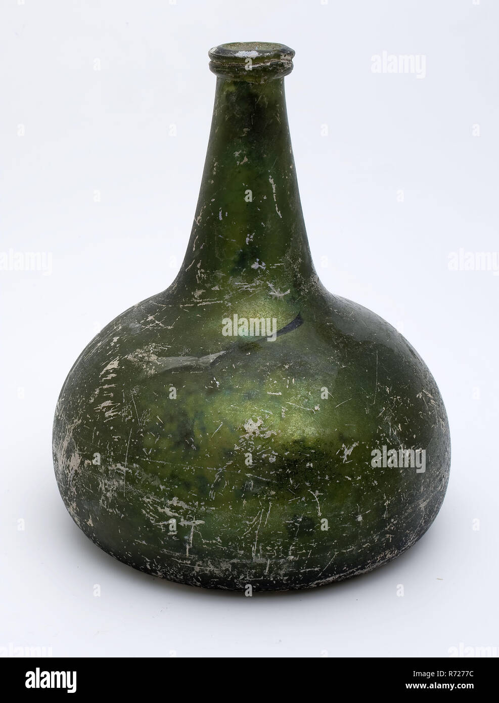 Bauchige Flasche, Bauch Flasche Flaschenhalter Boden finden Glas, unten. Körper mit konvexen Wand Schultern mit Crack zu konvexen (ca. 6 cm) und verjüngt (DM 5,5