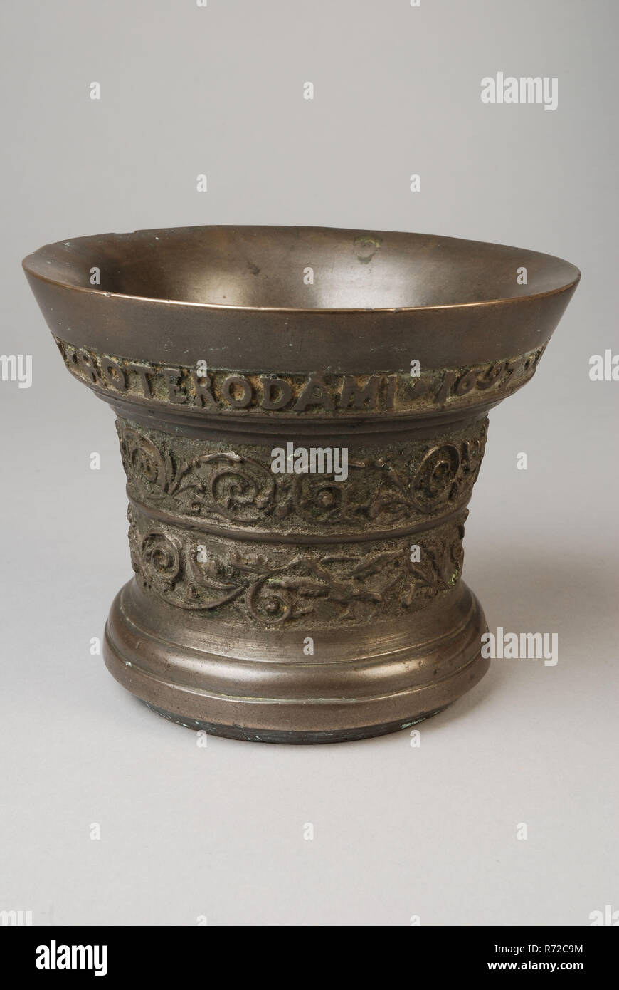 Quirijn De Visser Willemszoon 1675 1732 Bronze Mortel Mit Quirinus De Visscher Mefecit Roterodami 1697 Schnecke Ausrustung Bronze Guss Zylindrische Aufwarts Erweiterung Korper Von Breiten Runden Fuss Gebaut Mit Zwei Rippen Der Wand