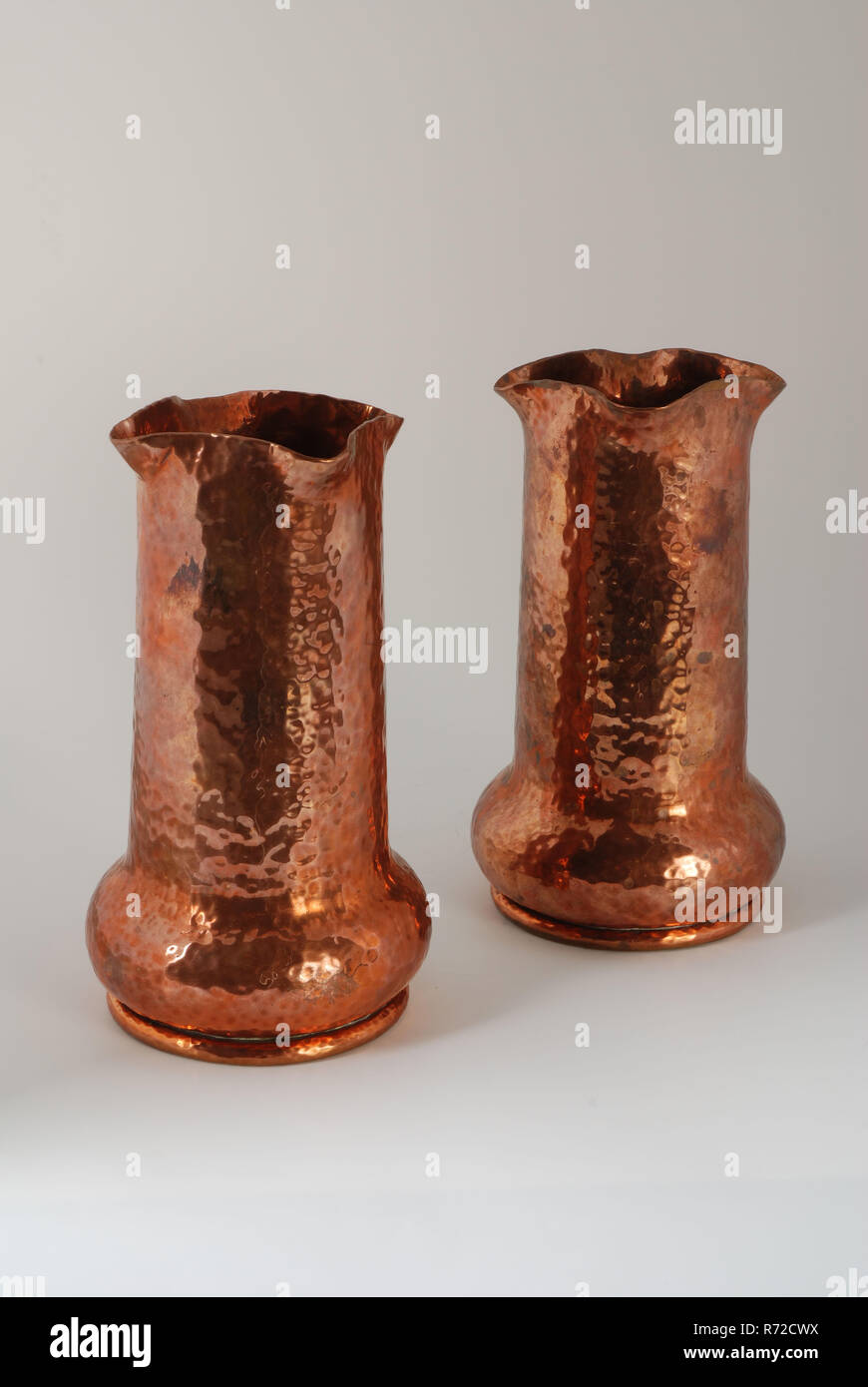 Copper vases -Fotos und -Bildmaterial in hoher Auflösung – Alamy