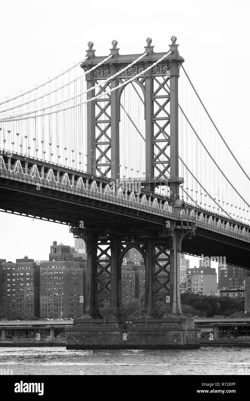 Die Manhattan Bridge und den East River, von DUMBO, Brooklyn, New York City Stockfoto