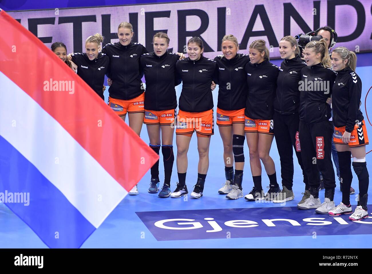Montbeliard, Frankreich 1. dezember 2018 Europameisterschaften Handball: Niederlande / Spanien EK Handbal in Frankrijk, voorronde groep C Nederland - Spanje tijdens het volkslied Stockfoto