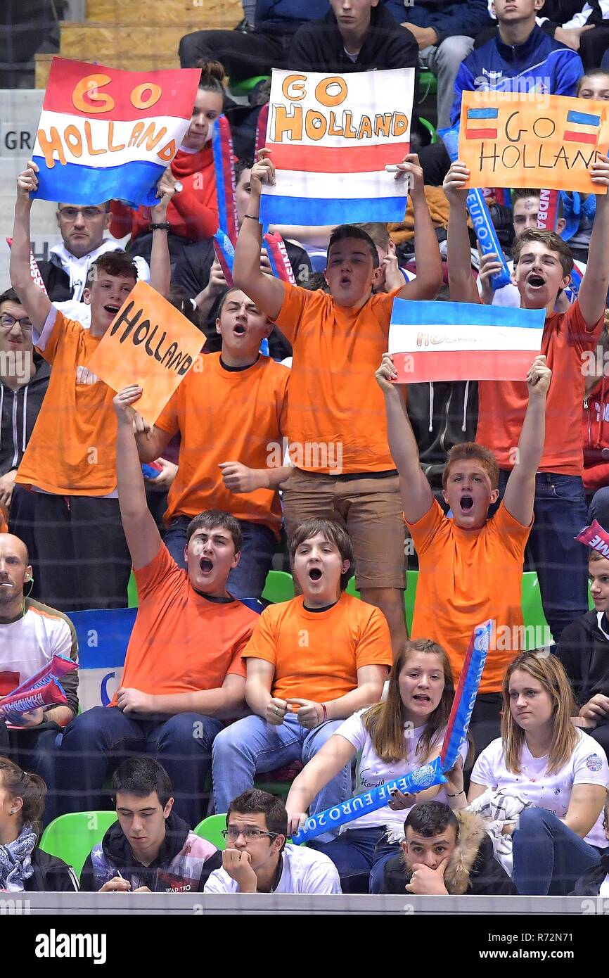 Montbeliard, Frankreich 1. dezember 2018 Europameisterschaften Handball: Niederlande gegen Kroatien EK Handbal in Frankrijk, voorronde groep C Nederland - Kroatie Nederlandse Fans, Unterstützer Stockfoto