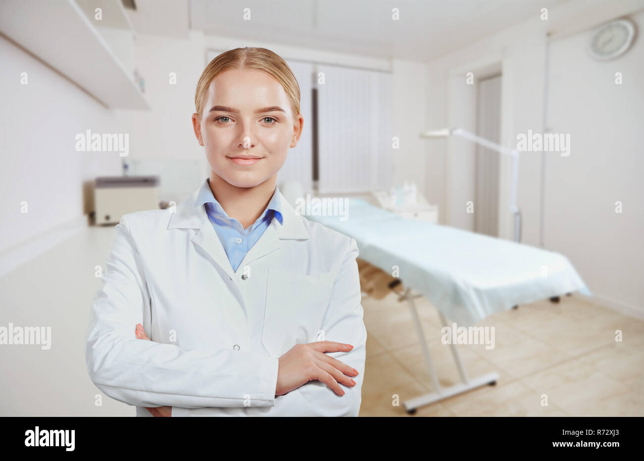 Kosmetiker, Arzt Frau auf dem Hintergrund des Amtes. Stockfoto