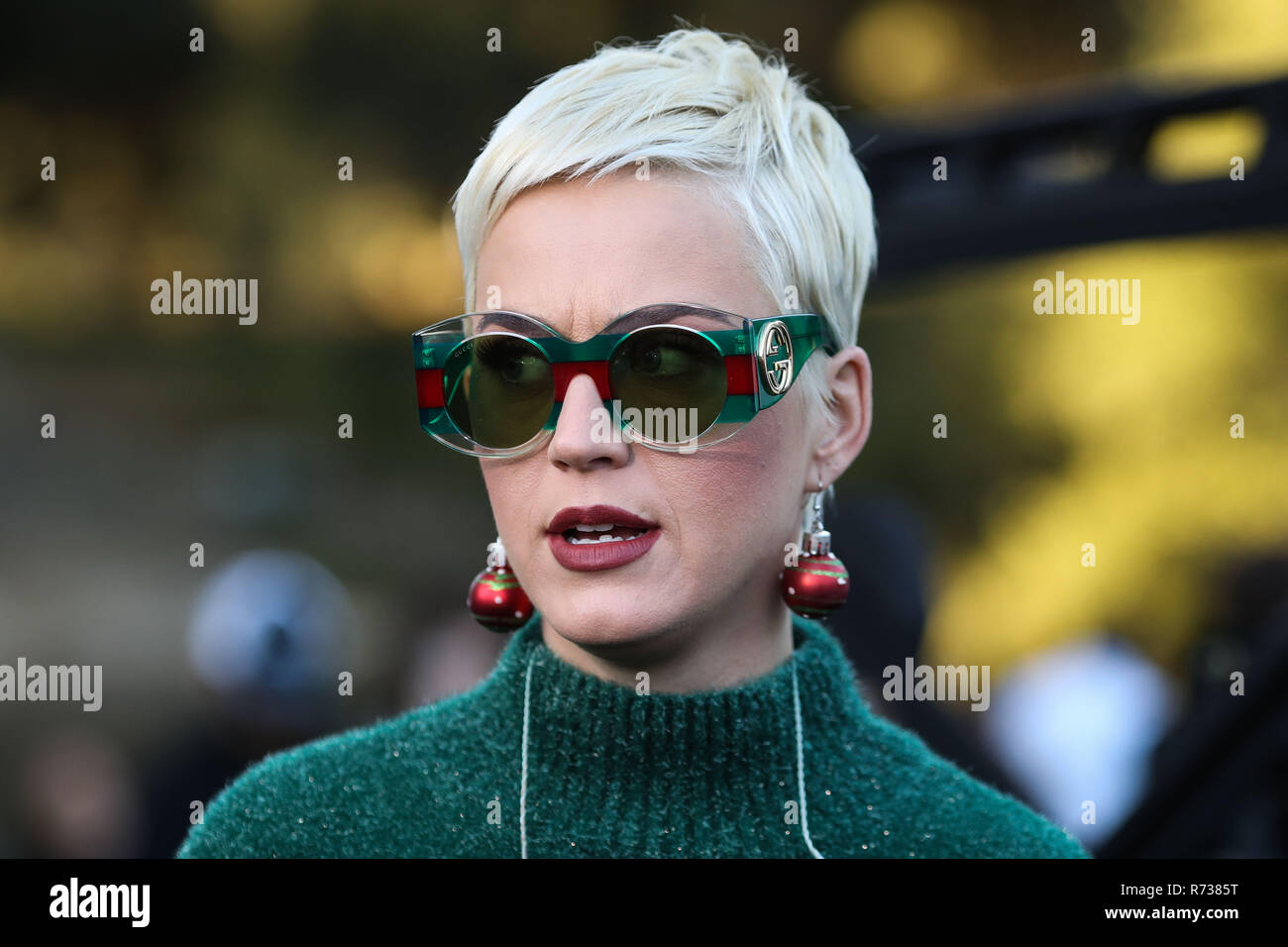 CALABASAS, Los Angeles, CA, USA - Dezember 02: Sängerin Katy Perry kommt an der einen Liebe Malibu Festival Benefizkonzert für Woolsey Feuer Recovery Hel Stockfoto