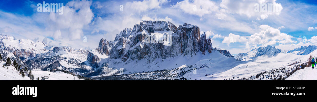 Verschneite Dolomiten, Wolkenstein, Trentino-Alto Adige (Südtirol), Italien Stockfoto