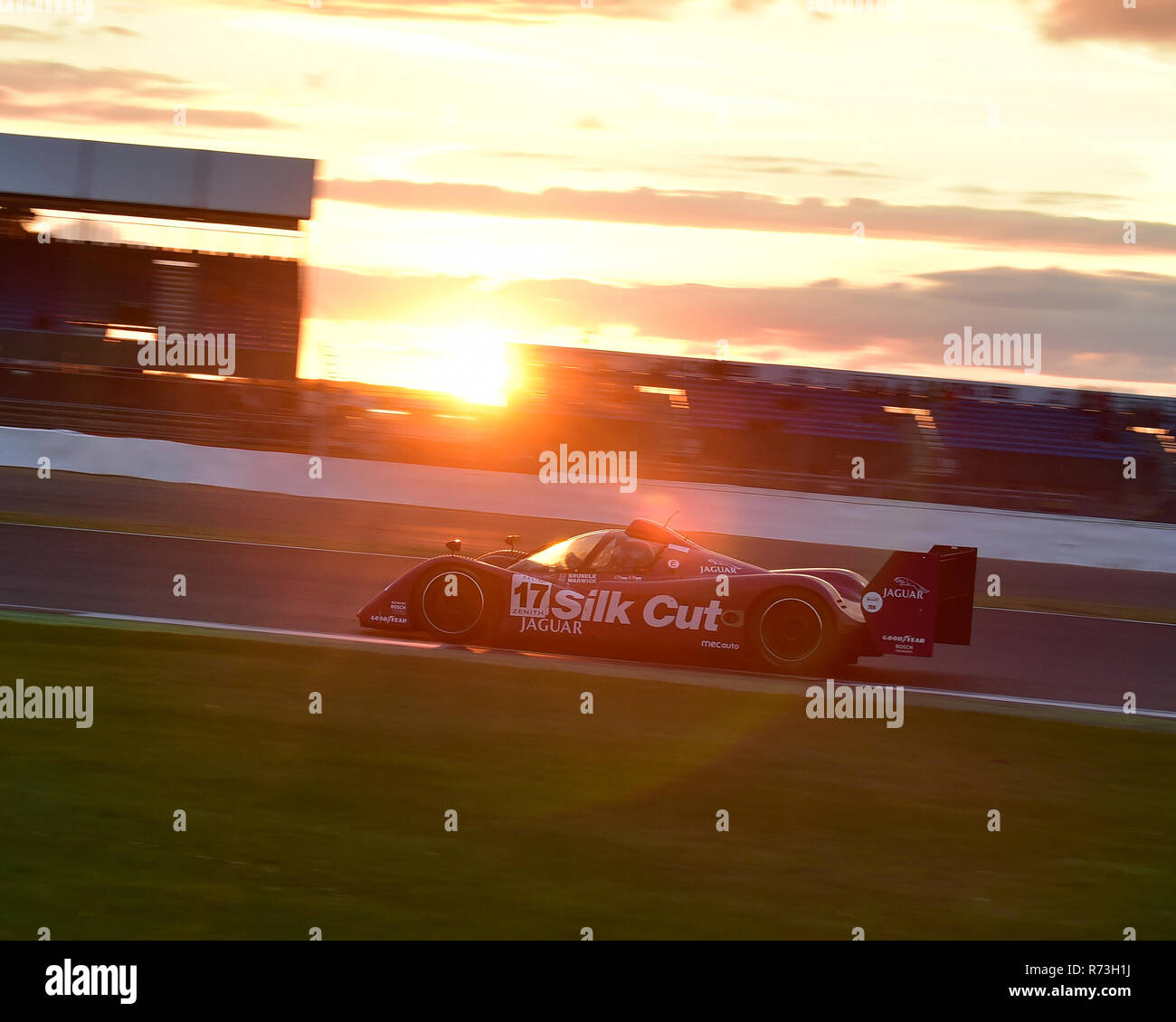 Christophe D'Ansembourg, Jaguar XJR 14, Gruppe C, Silverstone Classic 2016, Juli 2016, Rennen in den Sonnenuntergang, 60er jahre Autos, Chris McEvoy, Cjm - Fotografie, Stockfoto