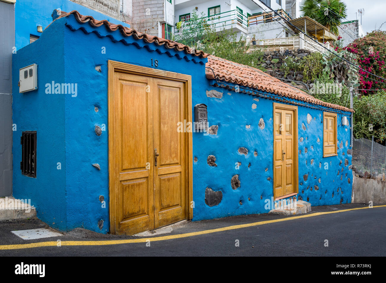 Hell blau altes Haus auf Teneriffa Island Village Stockfoto