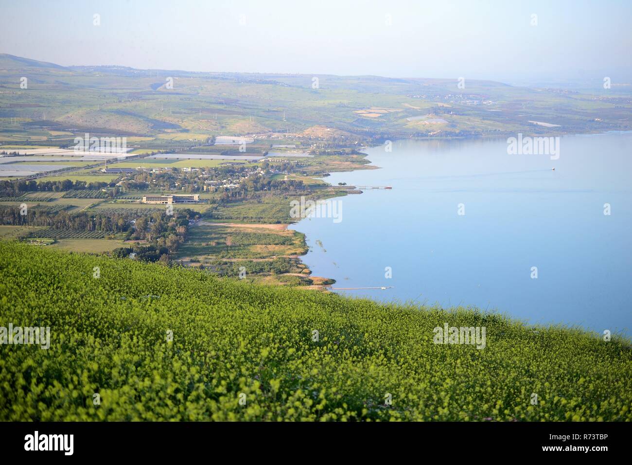 Blick auf den See von Galiläa Kinneret See von Mt. Arbel Berg, wunderschönen See Landschaft, Israel, Tiberias Stockfoto