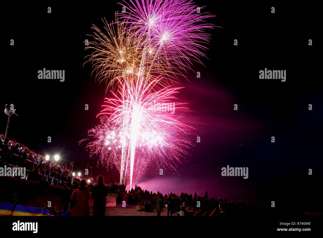 Feuerwerk in Sidmouth Regatta. East Devon, Großbritannien. Sommer 2018 Stockfoto