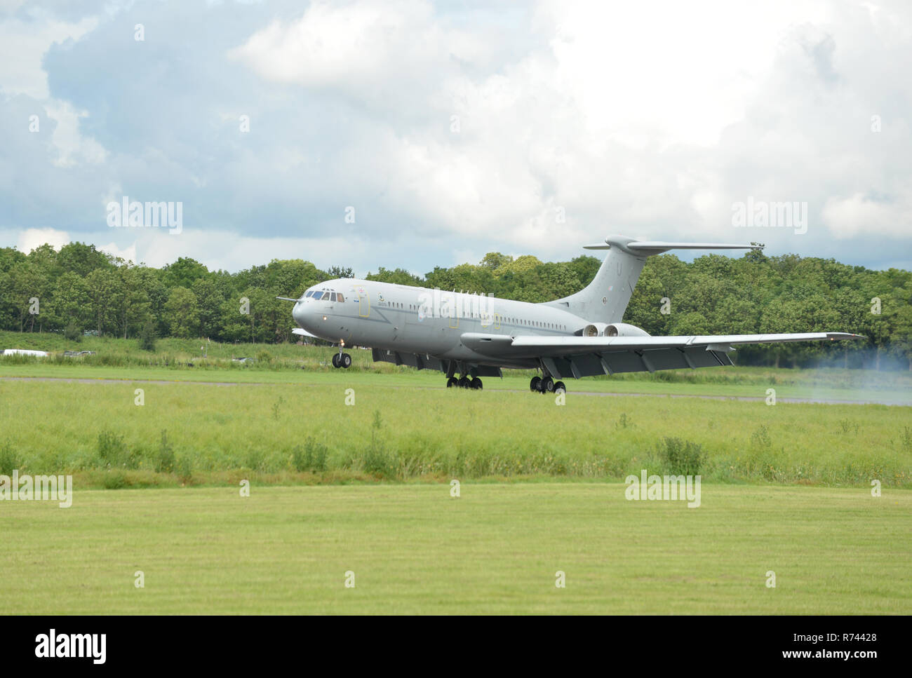 RAF Vickers VC-10 Long Range mit schmalem Jets ihren Landeanflug und Landung in Bruntingthorpe, gebrochen zu werden. Stockfoto