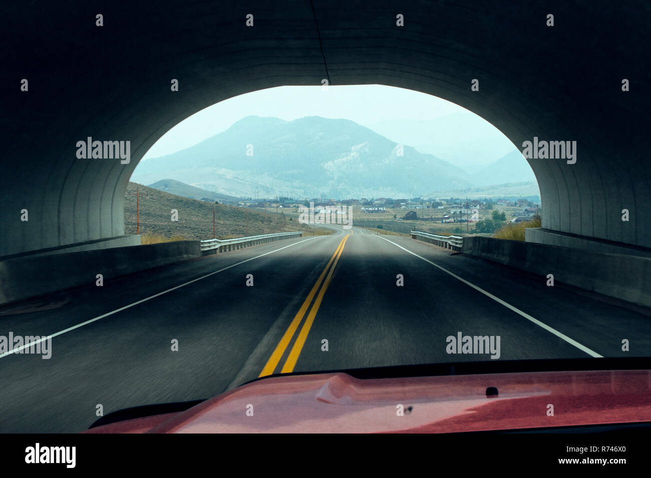 Während der Fahrt durch den Tunnel, Silverthorne, Colorado, USA Stockfoto