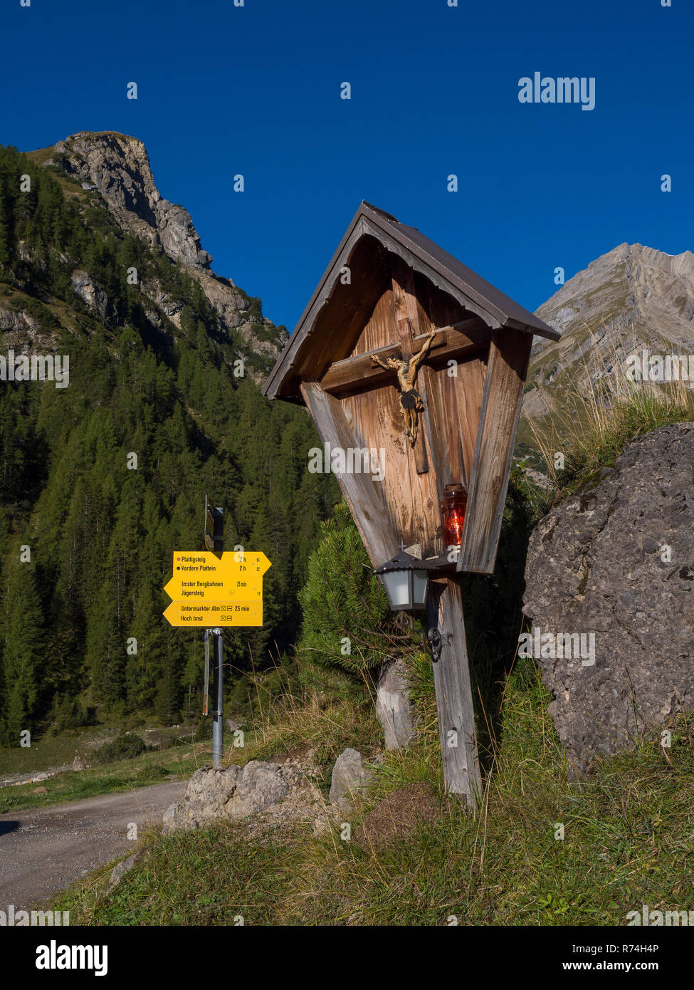 Wegkreut, hochimst Obermarkter Alm Blick auf Mutterkopf Lechtaler Alpen, Imst, Tirol, Österreich, Europa, Wanderer, Obermarkter Alm,,, Imst, hochimst Tyro Stockfoto