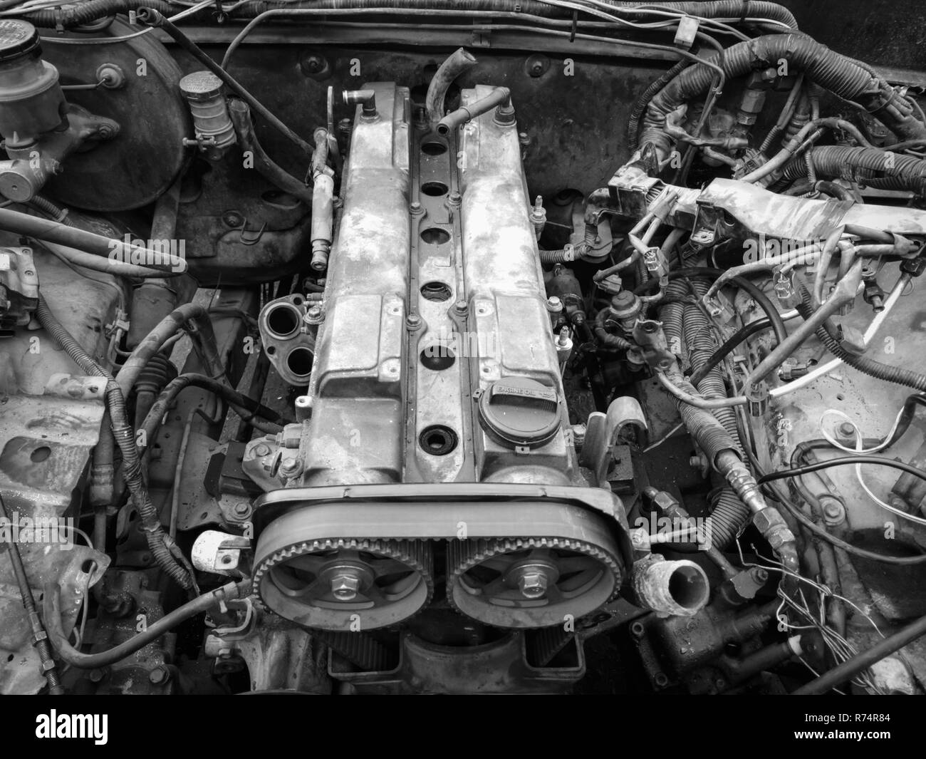 Alten Motor Auto Reparatur/Austausch der Kolben altes Auto mit der Zerlegung des Motors zur Reparatur in car service Stockfoto