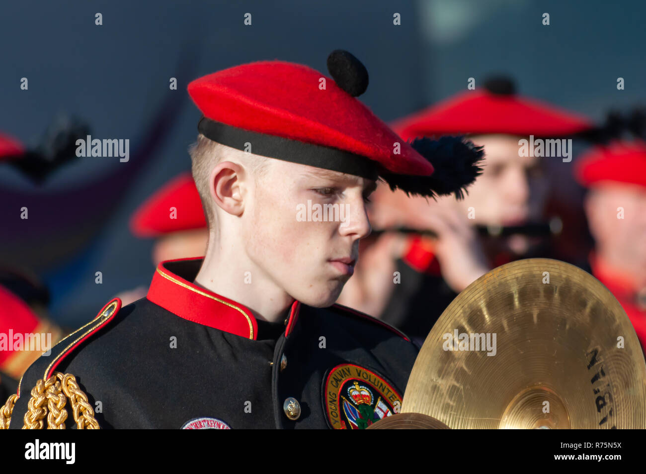 Glasgow, Schottland, Großbritannien. 8. Dezember, 2018. Band Mitglieder im The Apprentice Boys von Derry schottischen Amalgamated Ausschuss jährliche Schließung der Tore eine Parade durch die Straßen der Stadt zum Kelvingrove Park zu Wishart Straße. Credit: Skully/Alamy leben Nachrichten Stockfoto