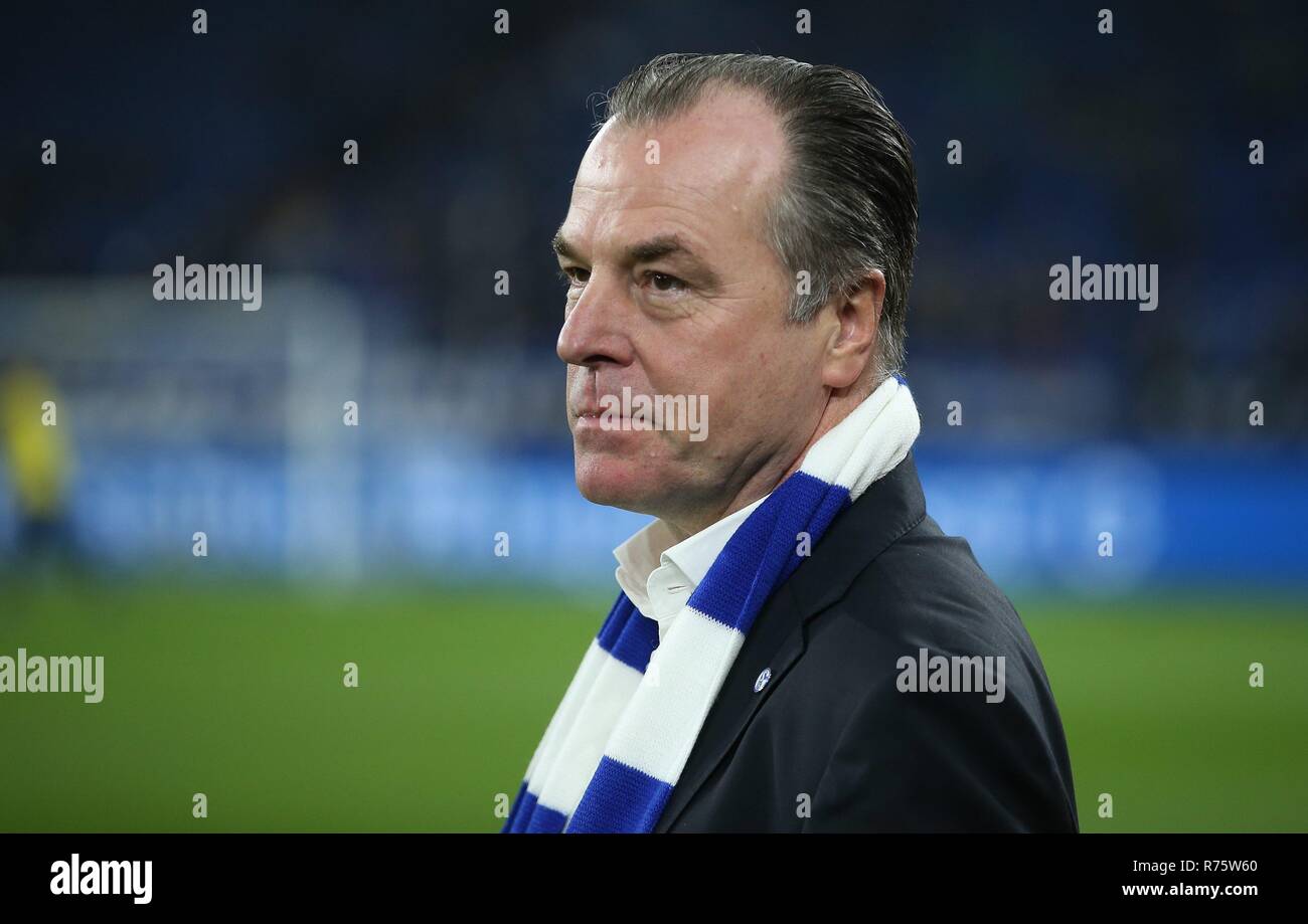 Firo: 08.12.2018 Fußball, 1.Bundesliga, Saison 2018/2019 FC Schalke 04 - BVB Borussia Dortmund Clemens Tonnies, Porträt | Stockfoto