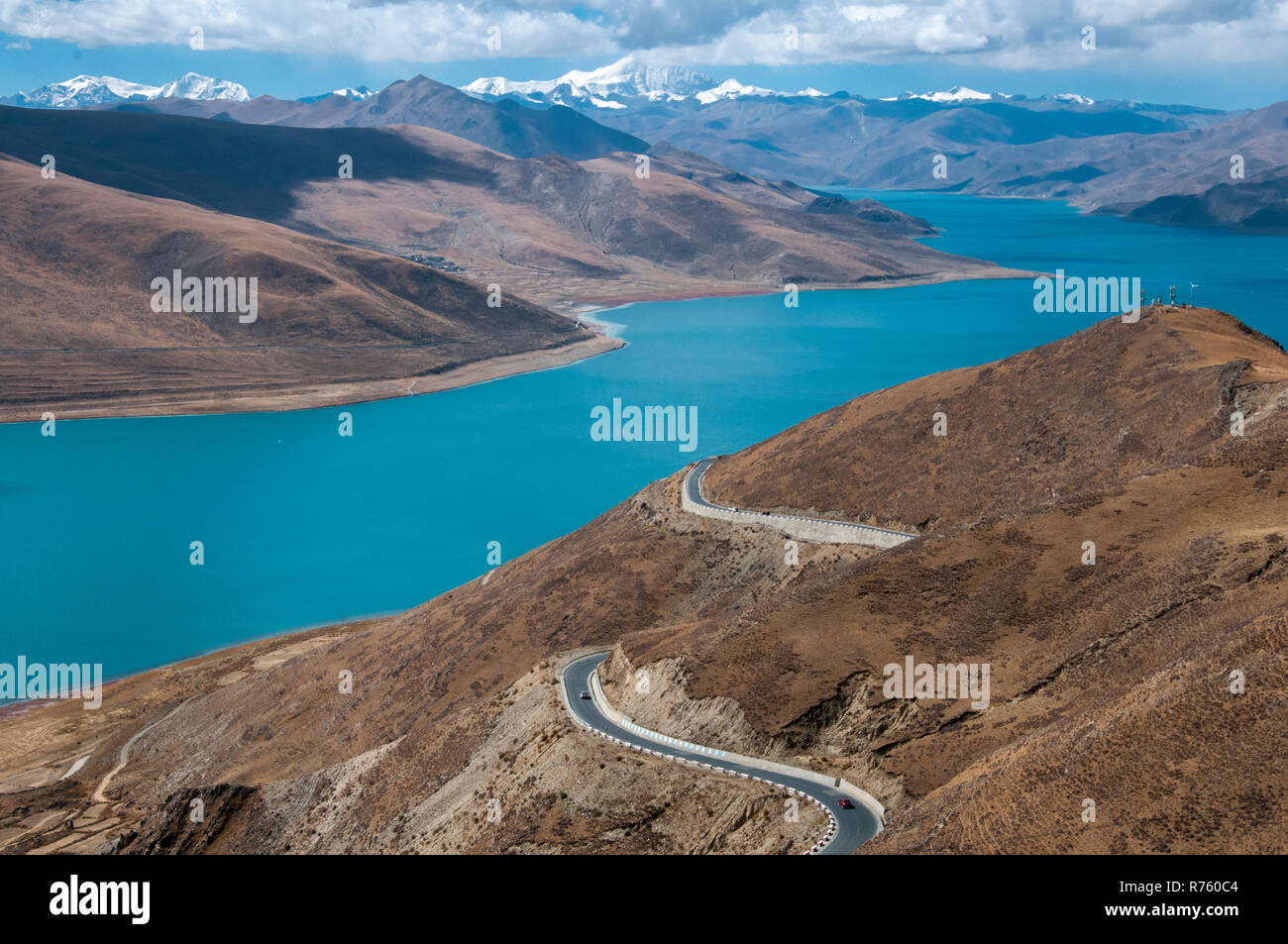 Yamdrok Tso (See), Tibet, China, Übersehen von Mt Noijin Kangtsang (7191 m) Stockfoto
