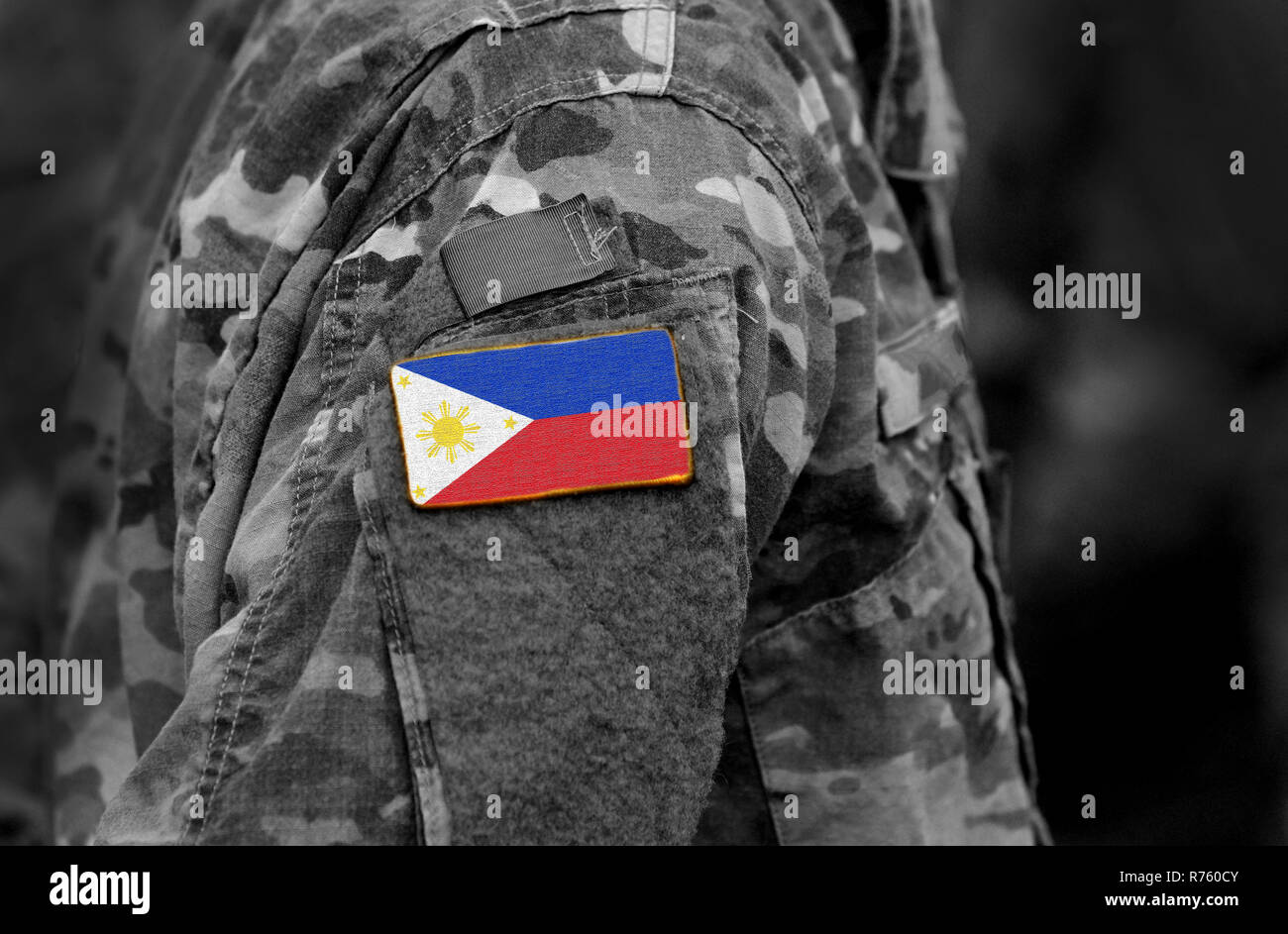 Flagge der Philippinen auf Soldat arm. Flagge der Philippinen auf militärische Uniformen (Collage). Stockfoto