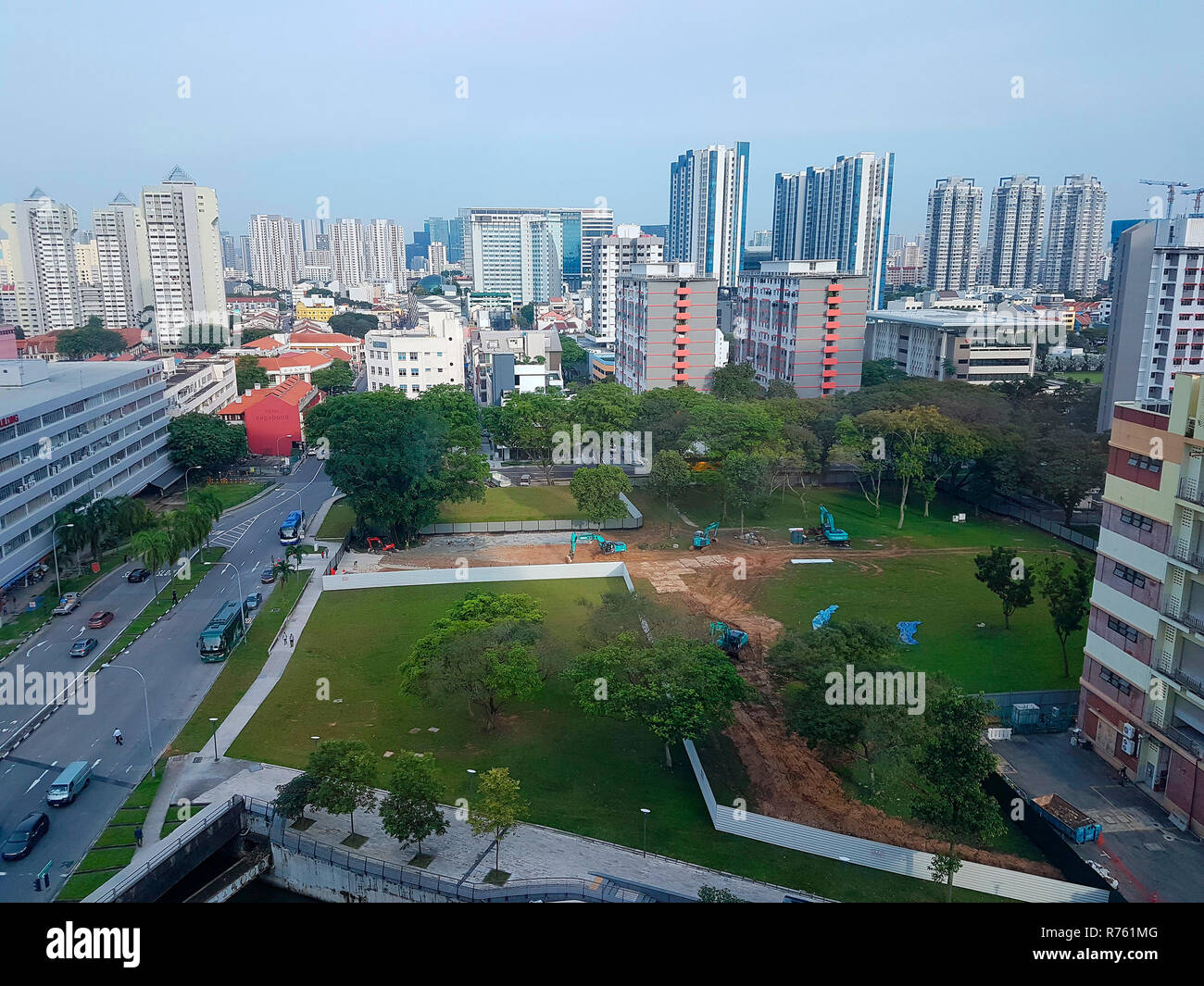 Die typische Skyline mit Sinpagurs millelhohen Wohnhochhaeusern, von denen viele zum'Housing Development Board (HDB)" gehoeren, einer Art Eigentumswo Stockfoto
