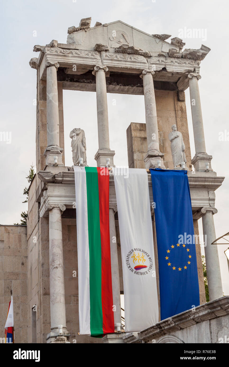 PLOVDIV, Bulgarien - August 06, 2015 - 21 - St internationale Folklore Festival in Plovdiv, Bulgarien. Folkloregruppen aus Bulgarien, der Türkei, Serbien, Spanien Stockfoto