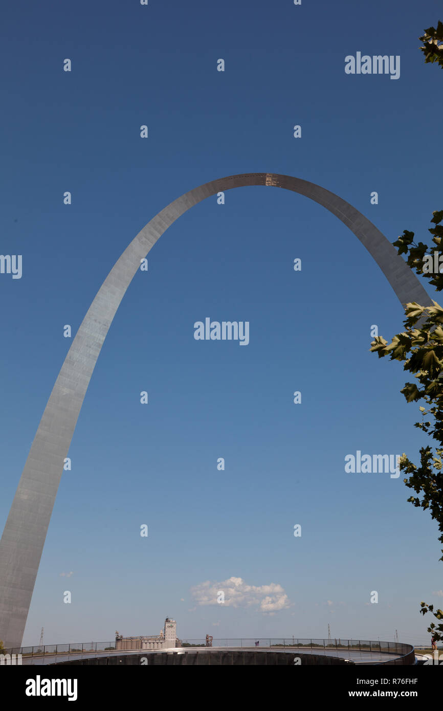 Gateway Arch in St. Louis während des Tages mit klaren Himmel Stockfoto