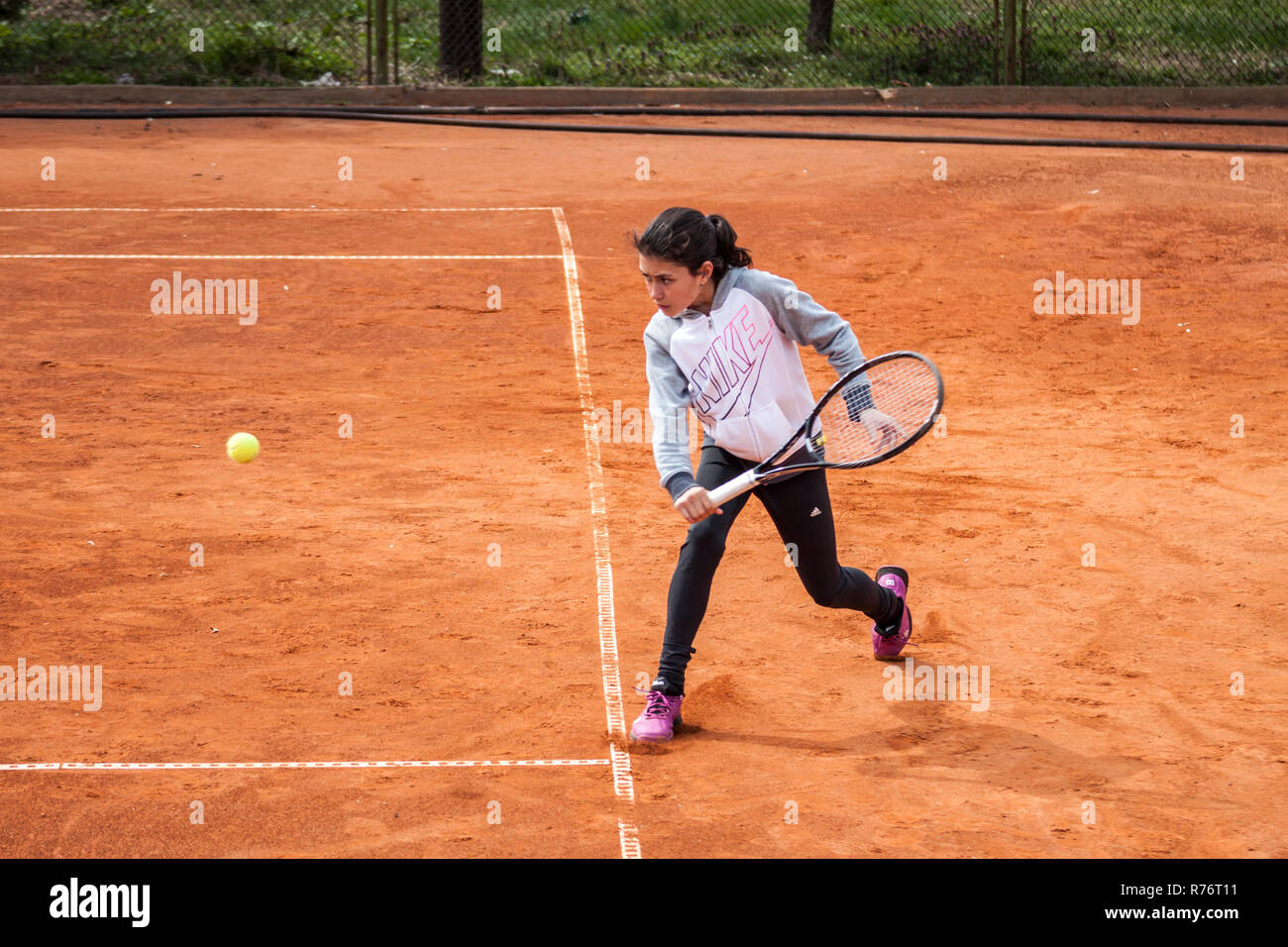 Pasardschik, Bulgarien - 04 April, 2015 - Tennis Turnier für Kinder bis zum Alter von 14 Jahren - 04. April 2015. Der Wettbewerb wurde auf Pasardschik te statt Stockfoto