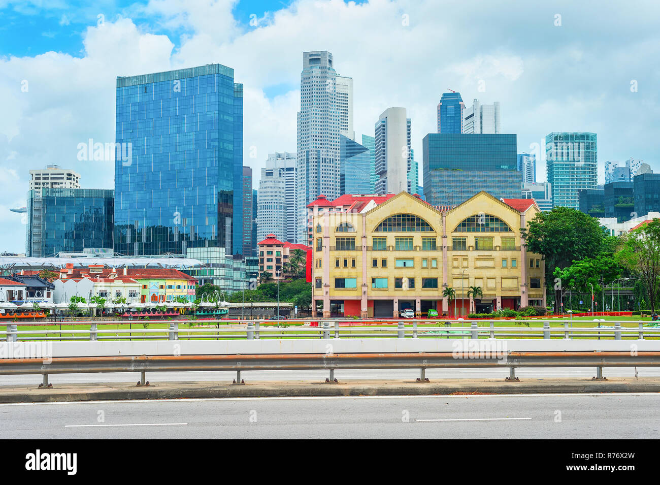Singapur Business District von der Autobahn Stockfoto