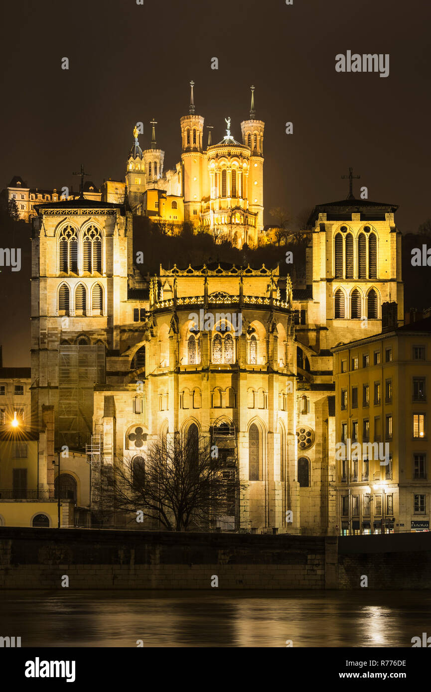 Basilika Notre-Dame de Fourvière bei Nacht, Lyon, Rhône-Alpes, Frankreich Stockfoto