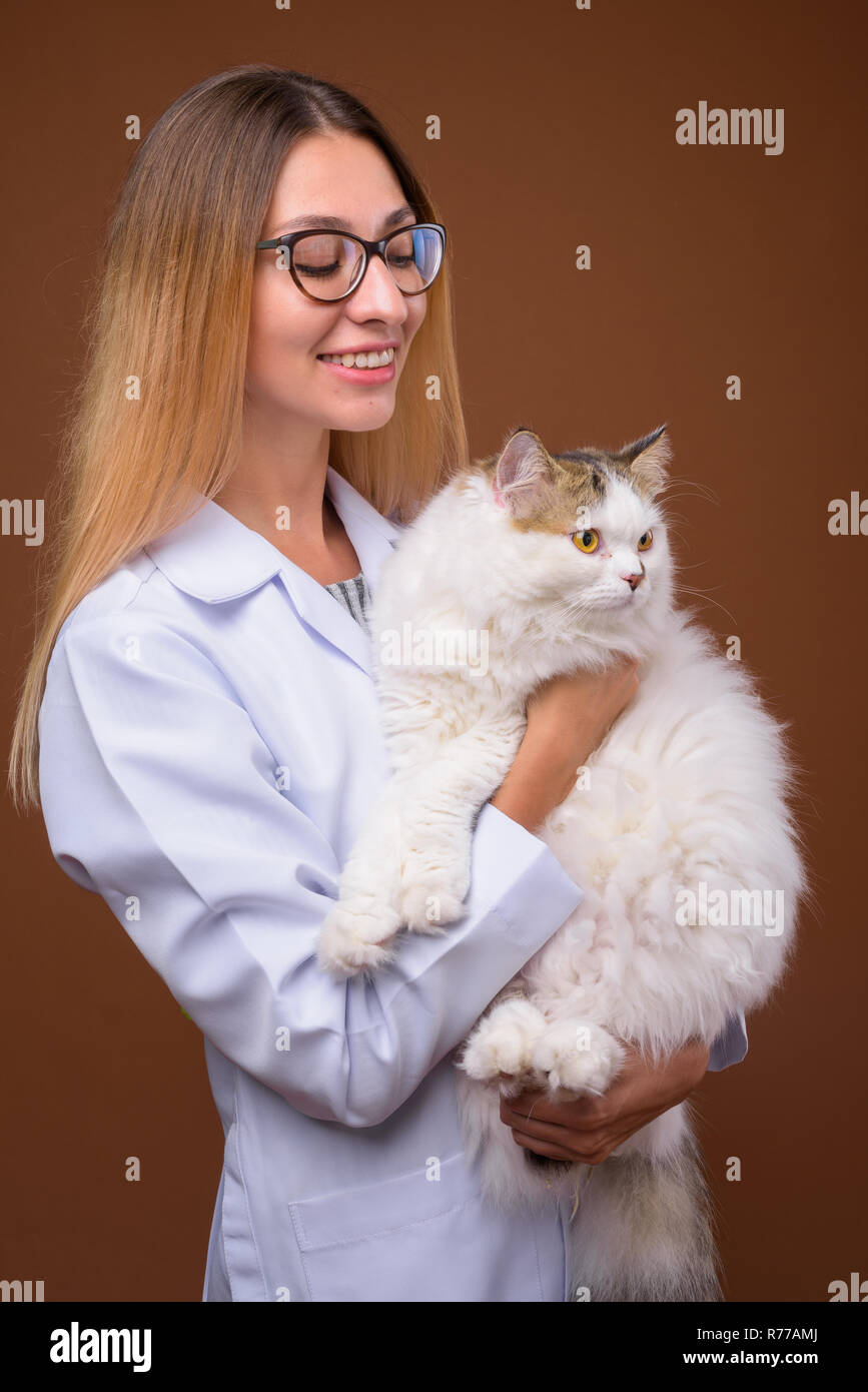Portrait von Tierarzt Arzt Frau mit Persischen Katze Stockfoto