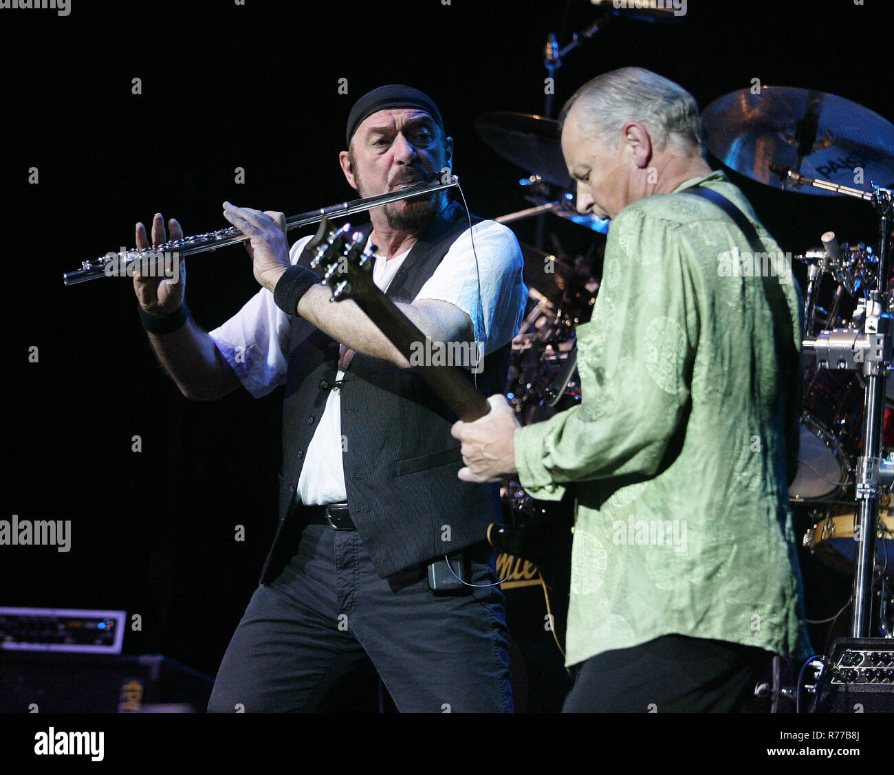 Ian Anderson (L) und Martin Barre mit Jethro Tull durchführen, Konzert im Seminole Hard Rock Hotel und Kasino in Hollywood, Florida am 13. Dezember 2007. Stockfoto