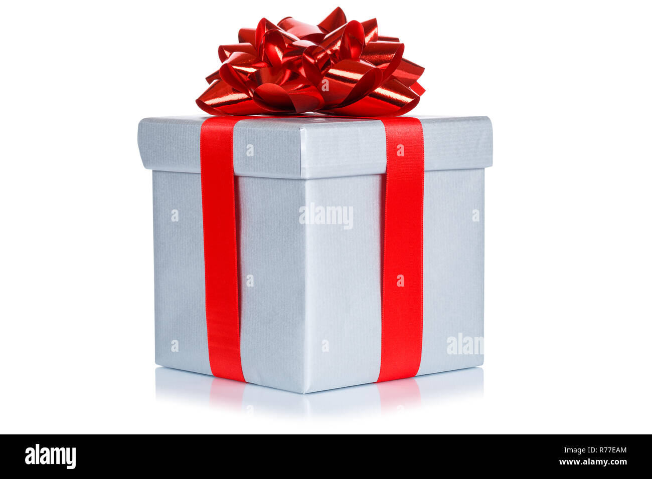 Geschenk Geschenk Weihnachten Geburtstag Hochzeit wünschen Silver Box auf weißem Hintergrund Stockfoto