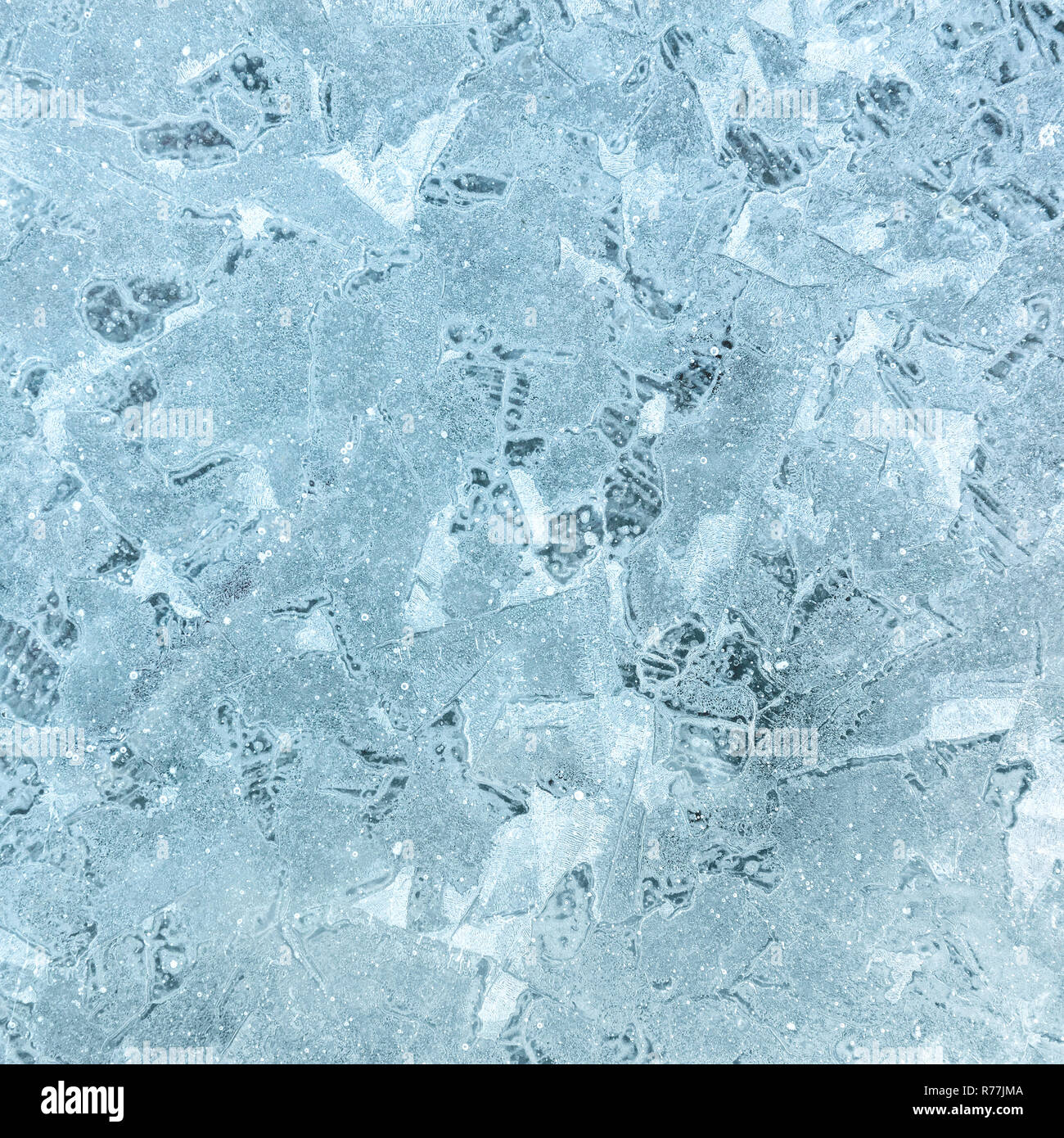Natur Eis Muster auf der Oberfläche eines zugefrorenen See. Frostigen winter Muster Stockfoto